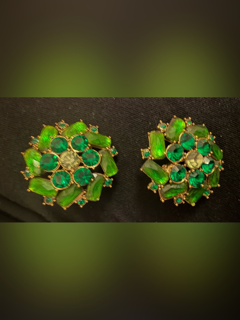 Vintage Monet Emerald Green Crystal Cluster Clip-On Earrings - Picture 4 of 5